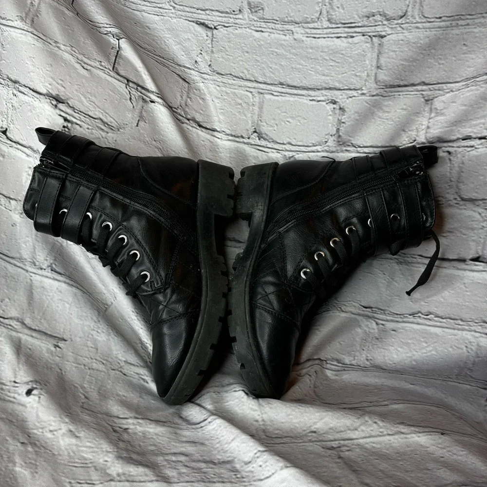 5/$20 BCBGirls Adrianna Black Side Zip Up Combat Moto Boots Buckles Sz 2 AS IS‎